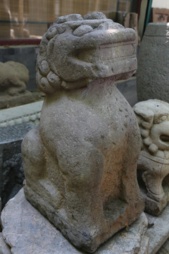 古代方头狮子坐立石像
