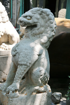 石雕坐立狮子