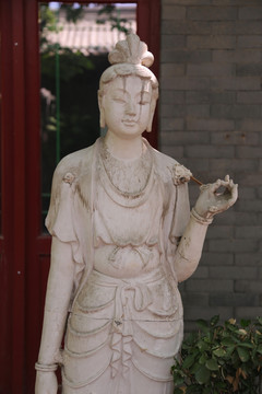 古代仕女石雕像