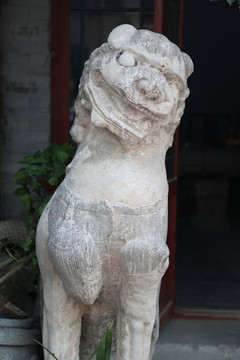 古代歪头狮子石雕