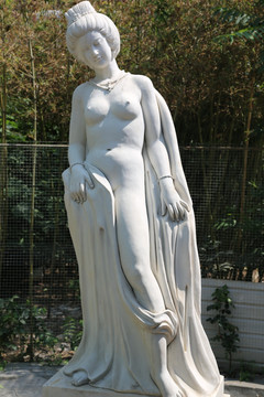 古代四大美女杨玉环裸雕像