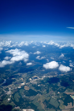 航拍 俯视大地 蓝天白云
