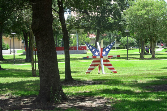 休斯顿大学 美国国旗雕塑