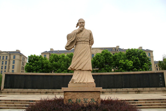 孙武石雕像