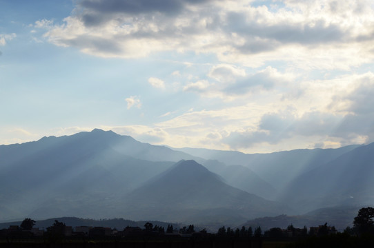 霞光万丈 山脉风光