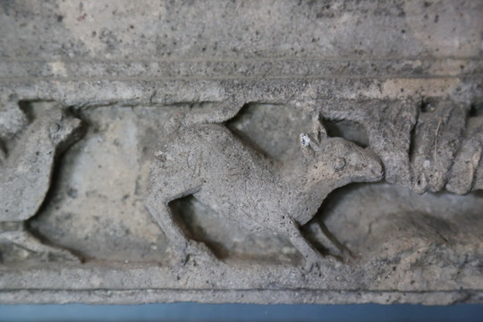 古代小鹿图案石刻