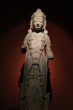 北齐石雕菩萨立像