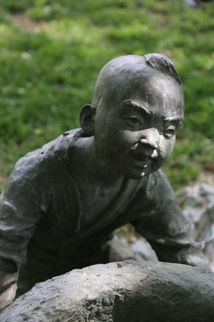 铜雕雕可爱小男孩雕像