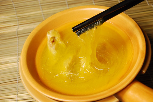 砂锅鸡煲翅