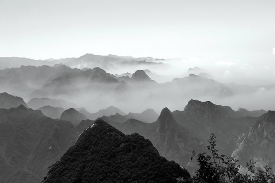 水墨群山