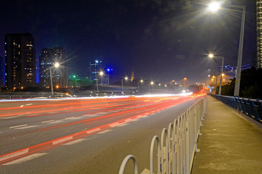 夜间车流