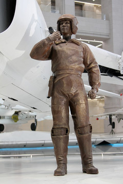 飞行员雕像