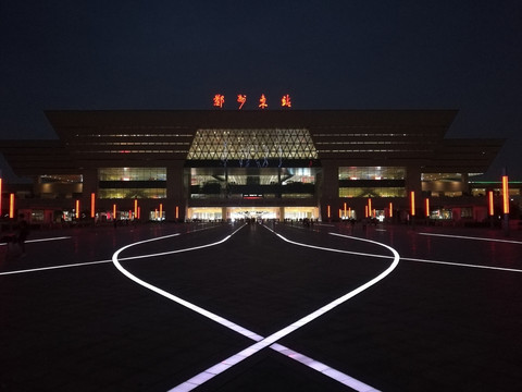 郑州东站夜景