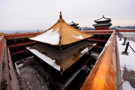 雪中金顶