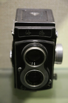 八十年代老式的竖拍照相机