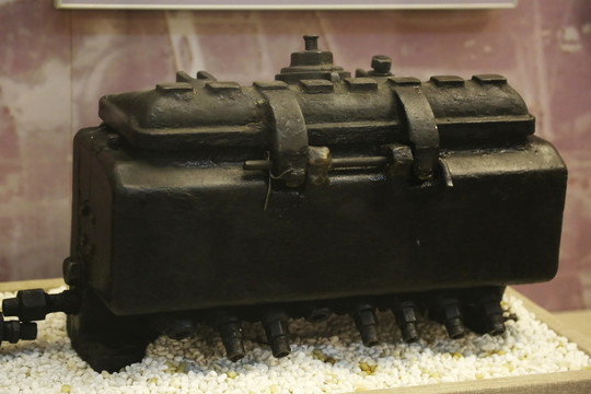 蒸汽机车七孔油压机
