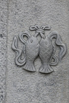石雕双鲤鱼雕像