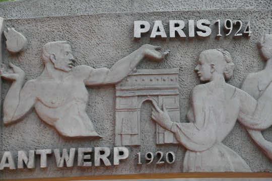 奥运会举办城市巴黎火炬传递浮雕