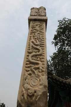 五塔寺石刻浮雕龙纹石碑侧面