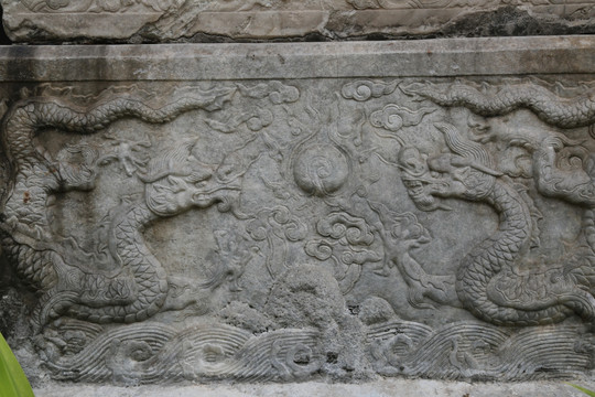 五塔寺石刻双龙戏珠海水纹浮雕