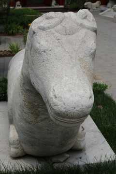 五塔寺石刻卧马的石雕像
