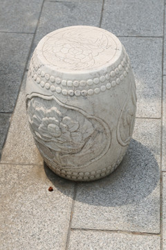 五塔寺石刻清代牡丹花纹石凳