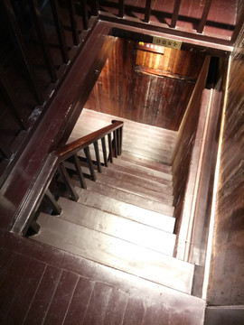 阁楼木楼梯