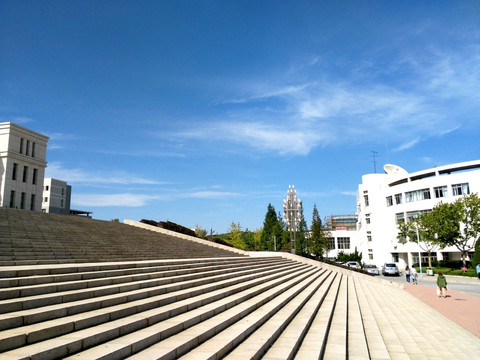 大学图书馆台阶