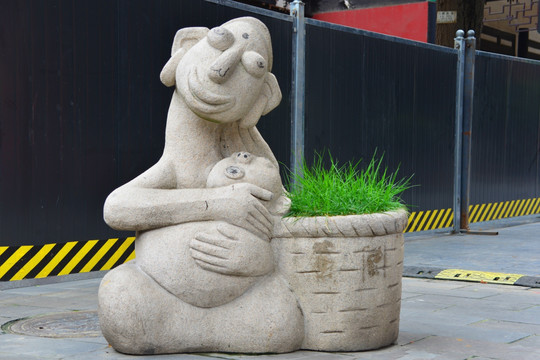 现代石雕艺术 母亲怀抱