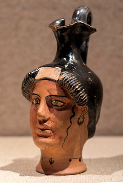 女性头部造型的阿提卡壶