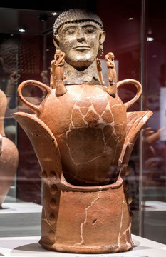 男性雕像卡诺皮克罐