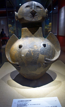 女性雕像 卡诺皮克罐