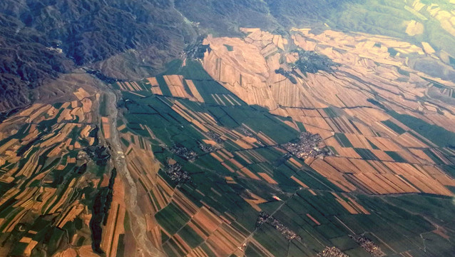 航拍 大地 地面 农田 广袤