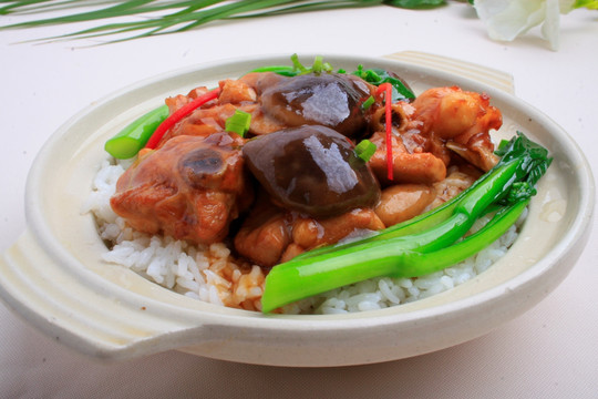 香菇滑鸡煲仔饭