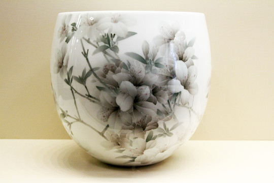 山花烂漫瓷瓶