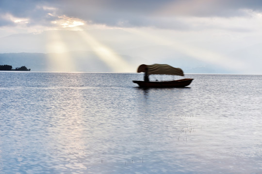邛海日出