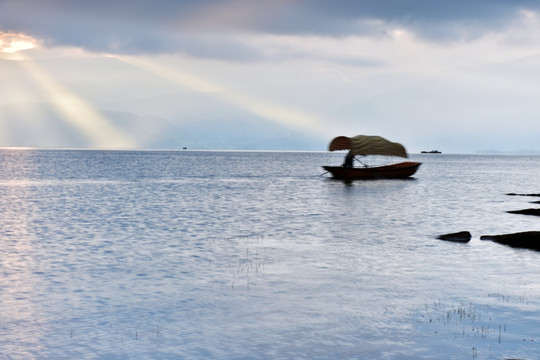 邛海日出