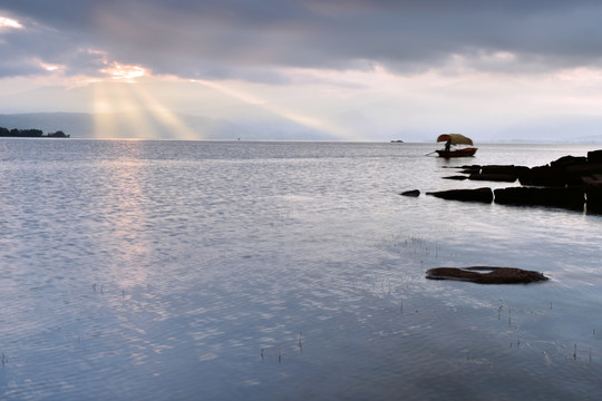 海上日出