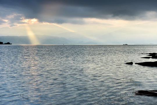 海上日出