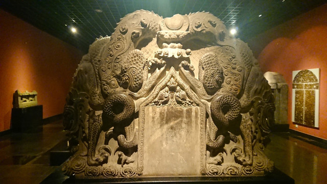 雕龙壁