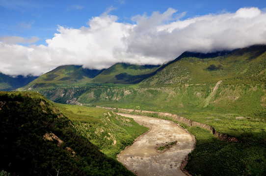 高山峡谷激流