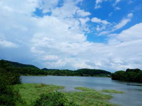 湖泊池塘 蓝天白云 水库