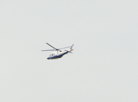 空中警察巡逻直升机