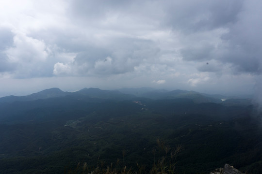 缺牙山山脉