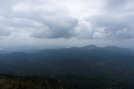 缺牙山山脉