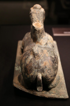 西汉海昏侯文物展青铜器编钟的底
