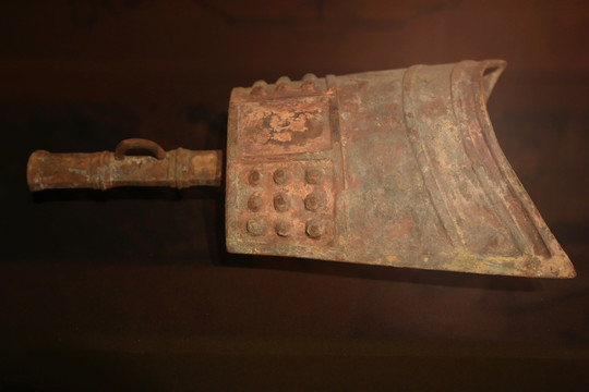 西汉海昏侯文物展青铜的编钟