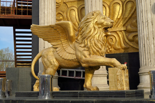 酒店前狮子雕塑