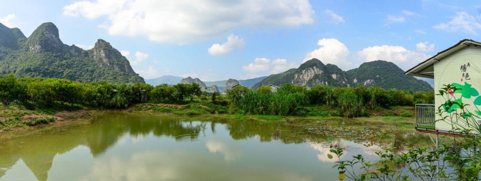 宽幅湖光山色