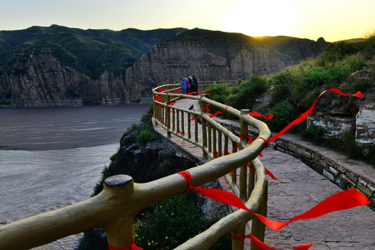 夕阳下的老牛湾